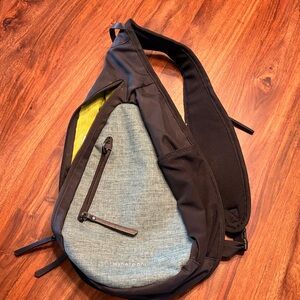 Sherpani Espirt AT sling bag